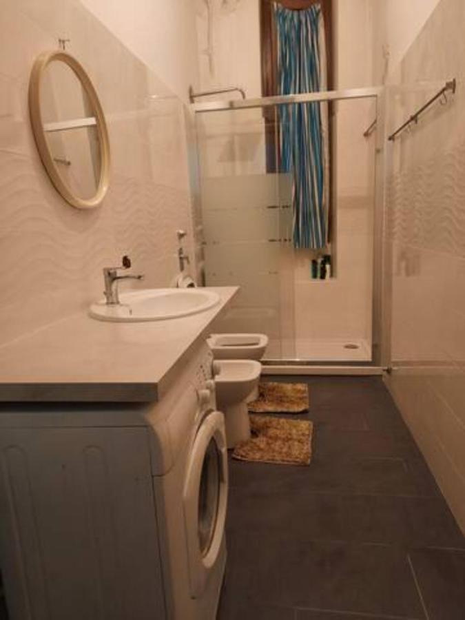 A Room In A Beautiful Apartment In The City Center Mediolan Zewnętrze zdjęcie